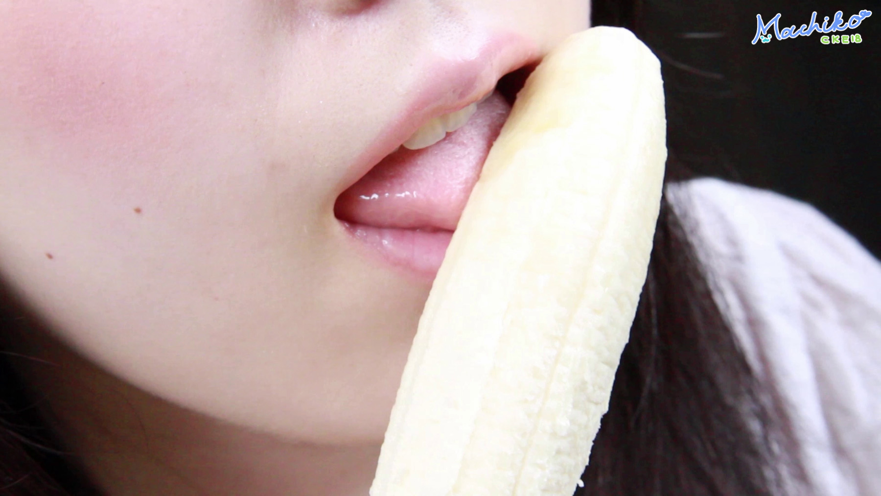 Asian babe teases her tight pussy with a real banana